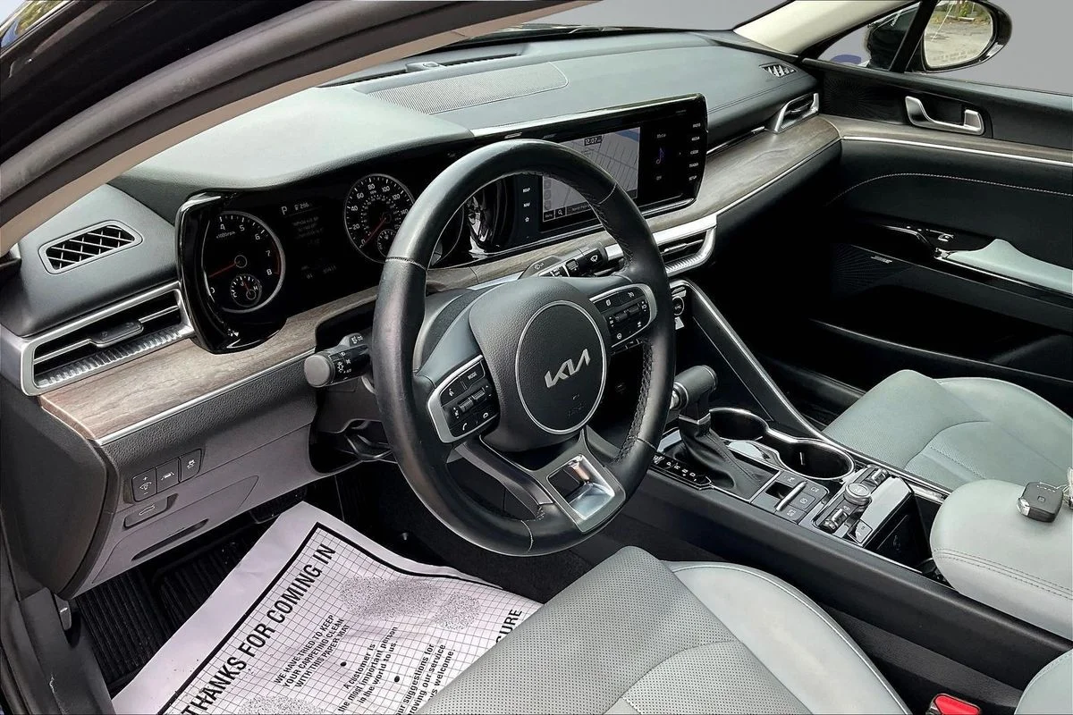 Used 2023  Kia EX image 17