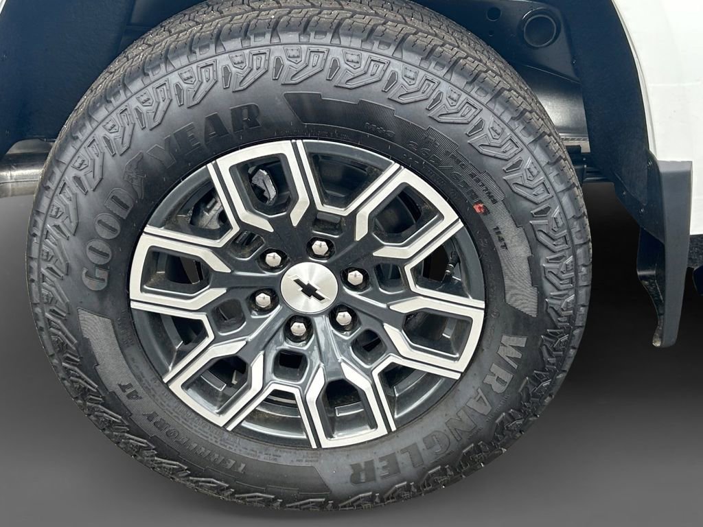 New 2026 Summit White Chevrolet Z71 image 14