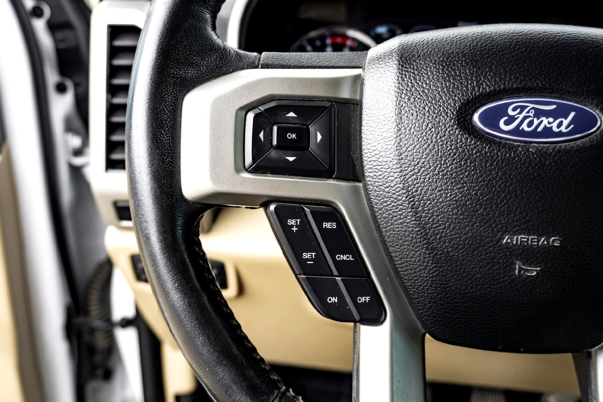 Used 2020 Oxford White Ford LARIAT image 17