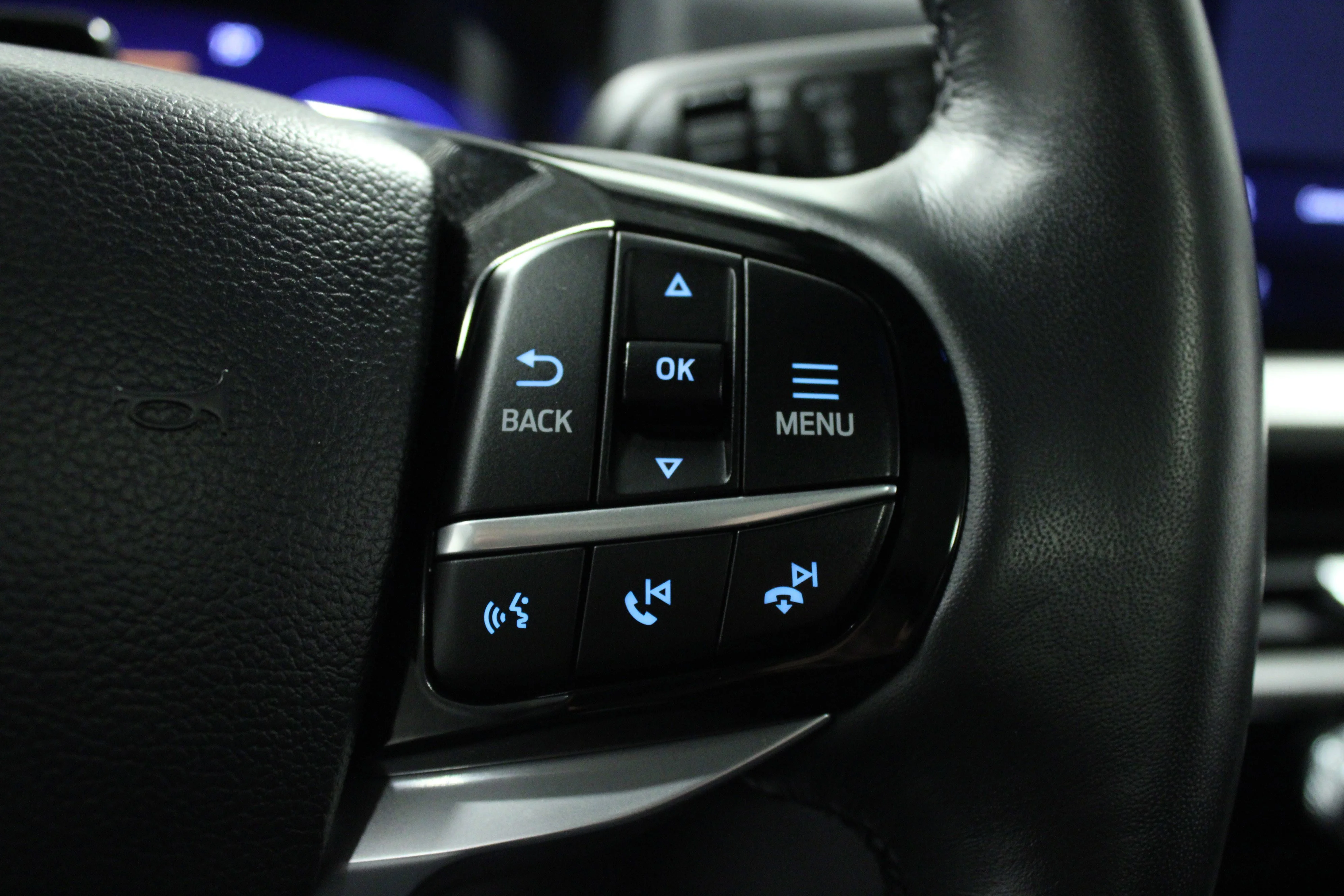 Used 2025 Gray Metallic Ford Platinum image 22