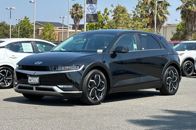 Used 2024 Black Hyundai SEL image 8