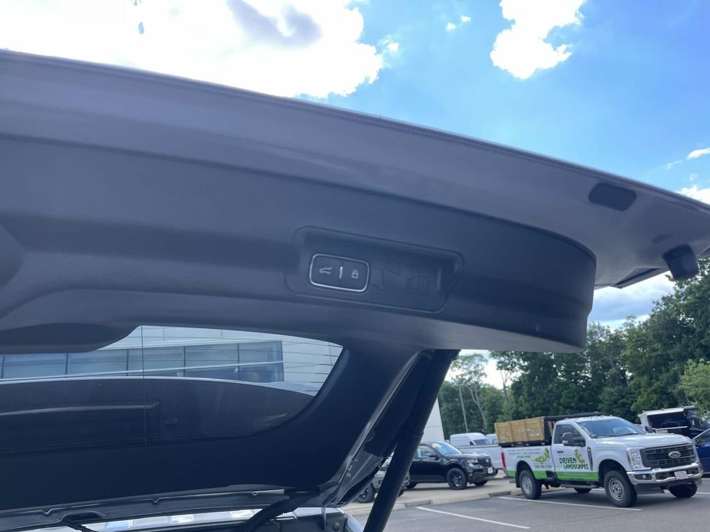 Used 2023 Silver Ford XLT image 6
