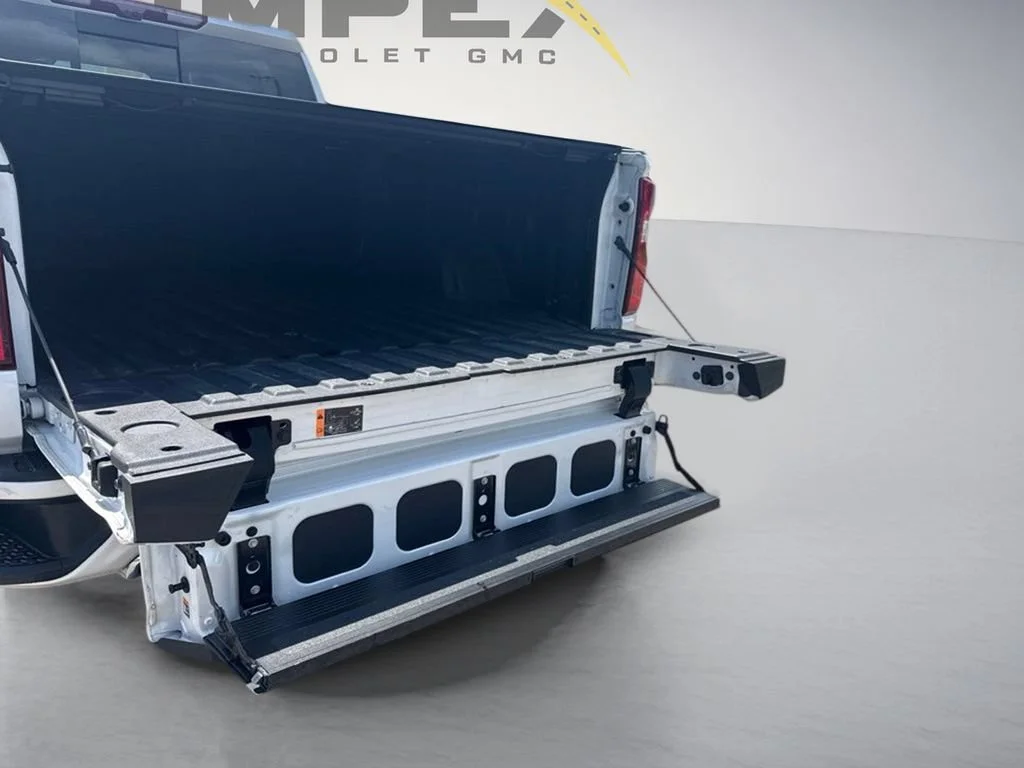 Used 2023 Iridescent Pearl Tricoat Chevrolet High Country image 30
