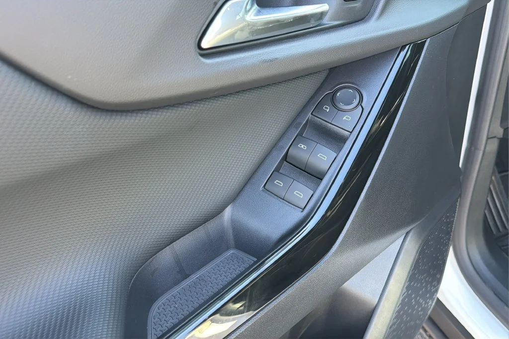 New 2027 Summit White Chevrolet LT image 16