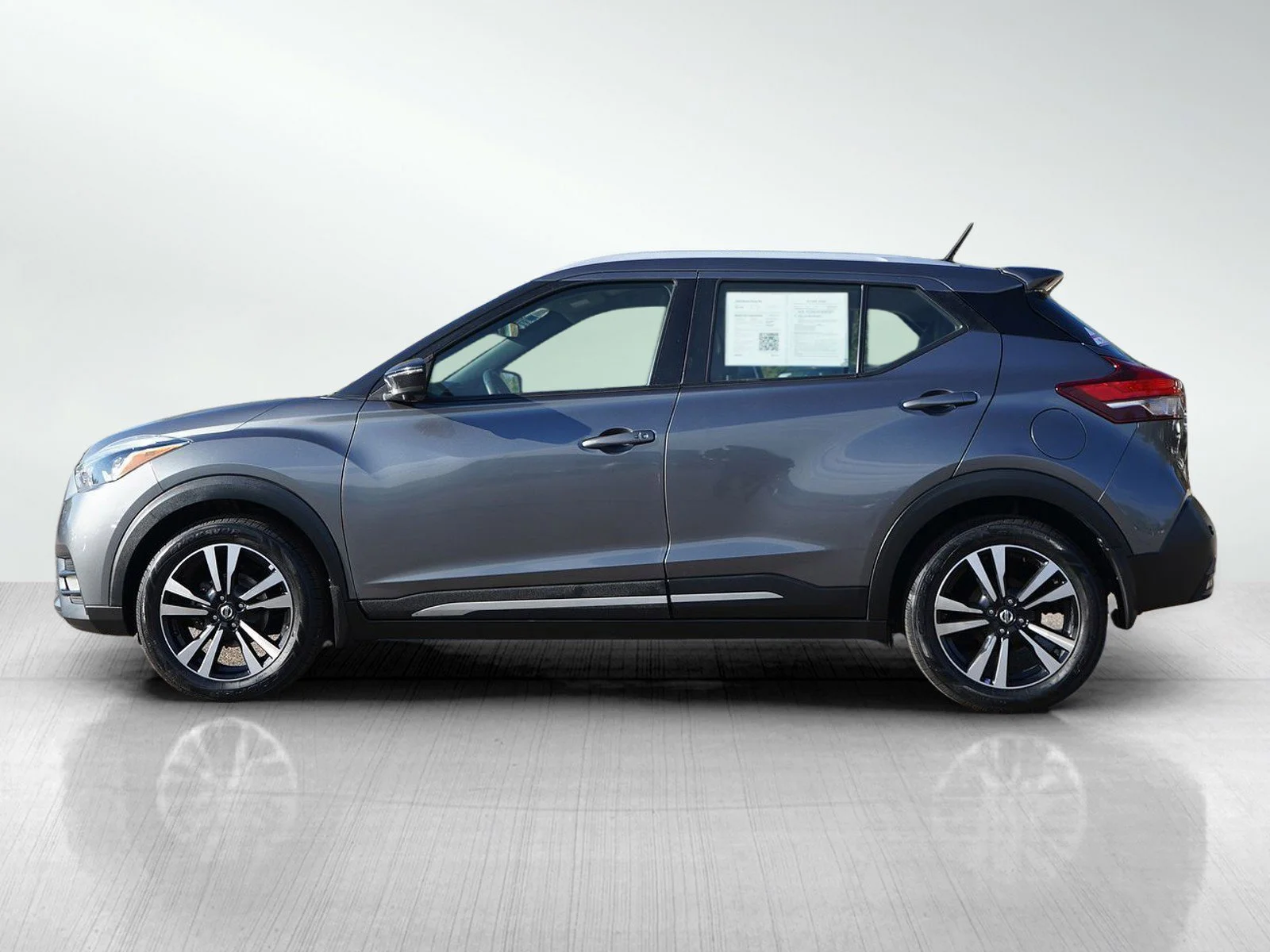 Used 2020 Nissan Kicks SR with VIN 3N1CP5DV6LL535596 for sale in Burnsville, Minnesota