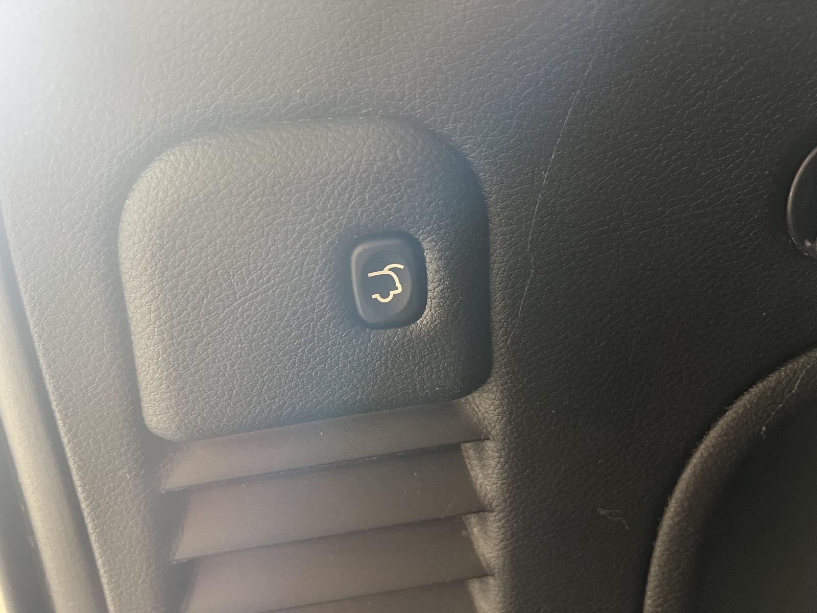 Used 2021 Bright White Clearcoat Jeep Laredo X image 28