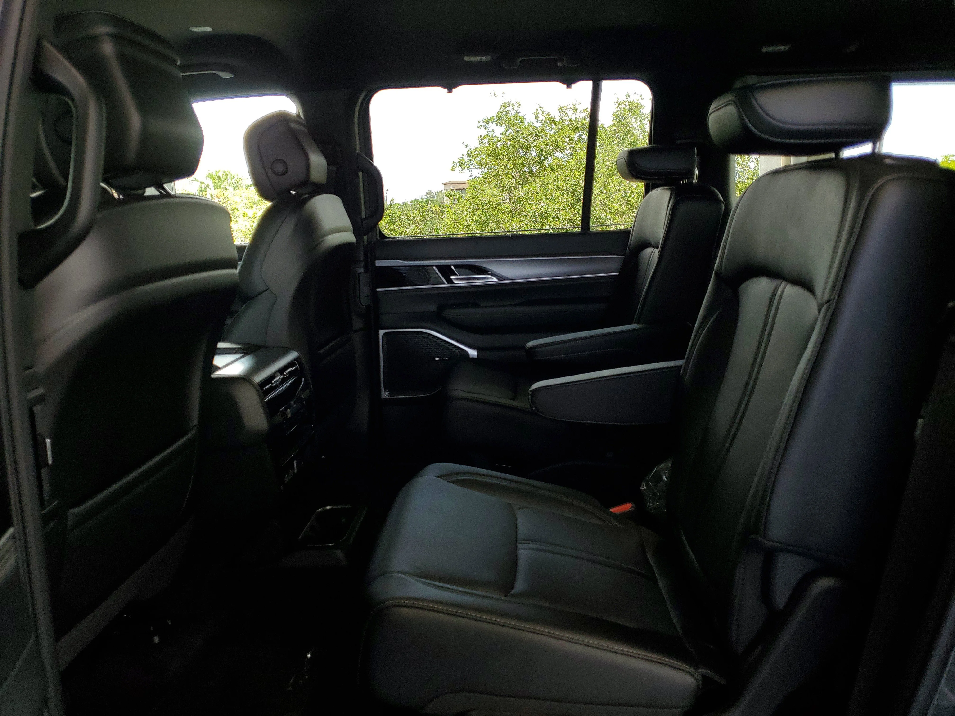 New 2026 Baltic-Gray Metallic Clear-Coat Exterior Paint Jeep Limited Altitude image 8