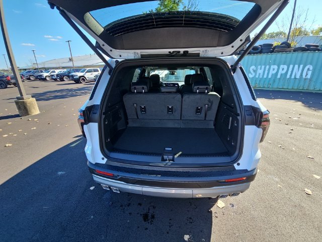 New 2027 Polar White Tricoat Chevrolet LT image 35