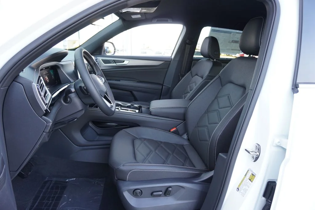 New 2026 White/off-white Volkswagen 2.0T SE w/Technology image 11