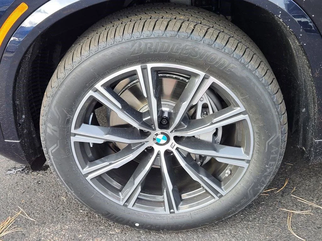 Used 2026 Carbon Black Metallic BMW xDrive40i image 7