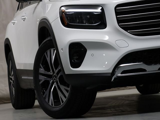 New 2026 Polar White Mercedes-Benz GLB 250 image 4