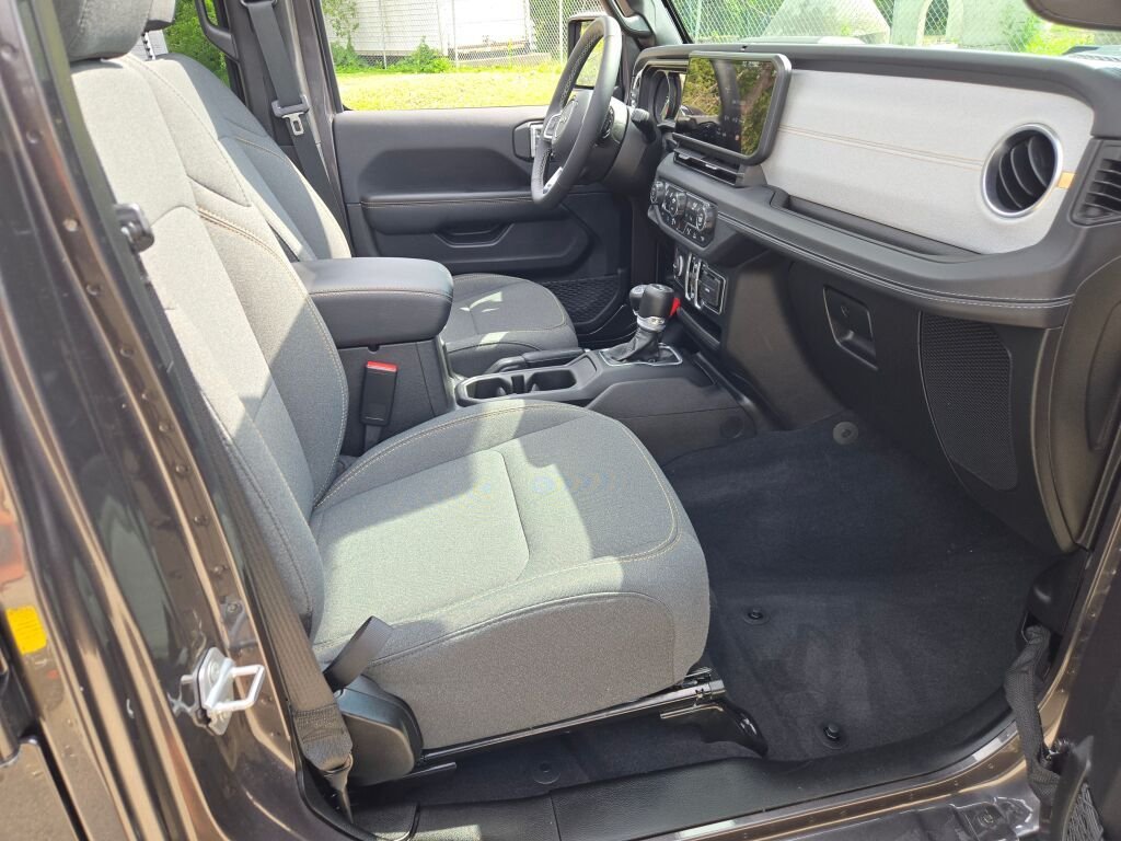 Certified Used 2025 Gray Jeep Sahara 4xe image 6