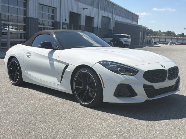 Used 2023 White BMW sDrive30i image 15