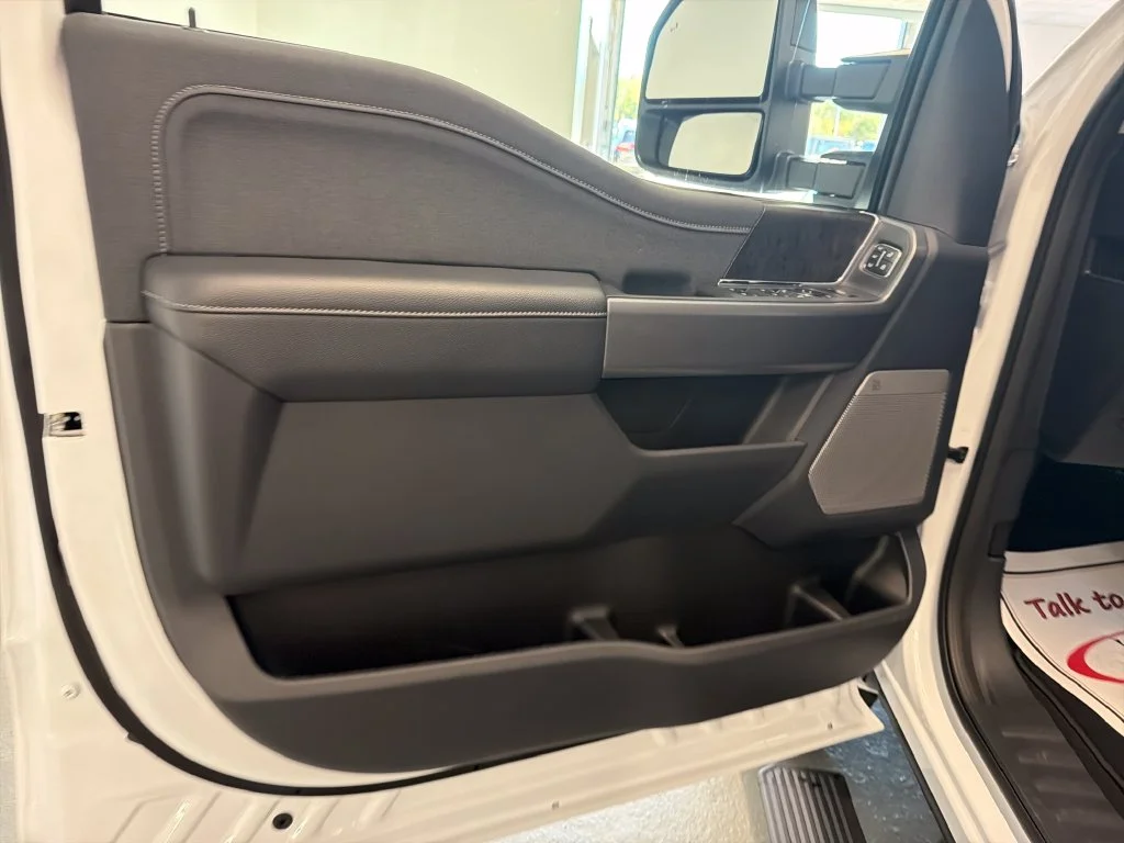 New 2027 Oxford White Ford F-250® Lariat® image 11