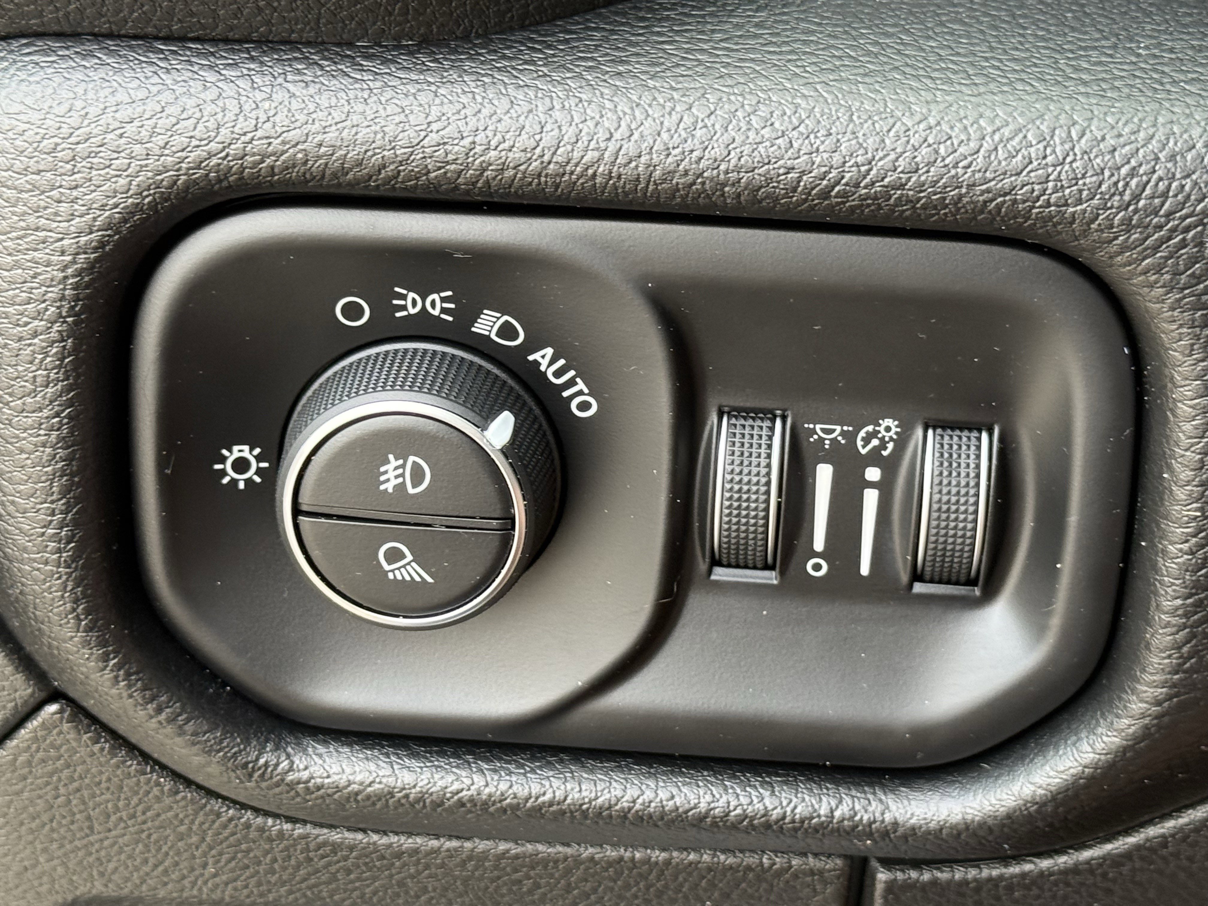 Used 2019 Granite Crystal Metallic Clearcoat Ram  image 24