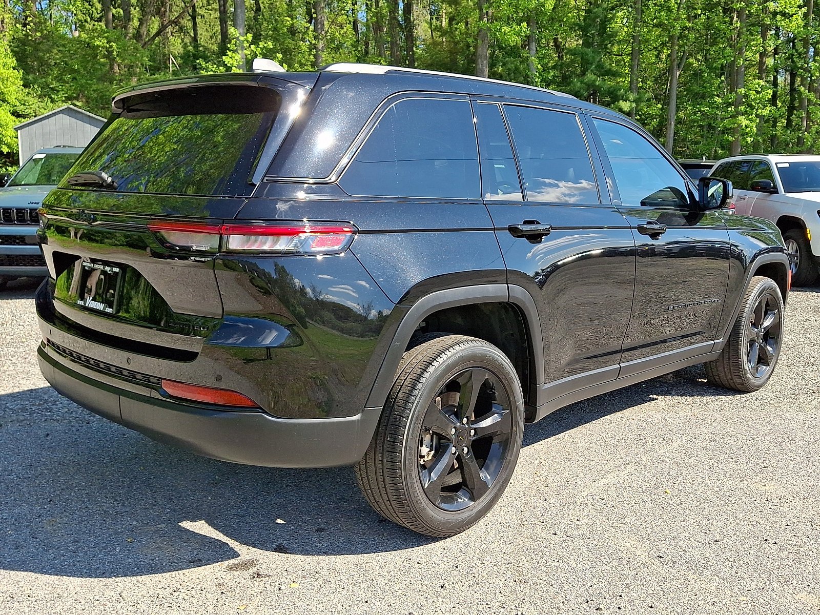 Certified Used 2023 Diamond Black Crystal Pearlcoat Jeep Limited image 6