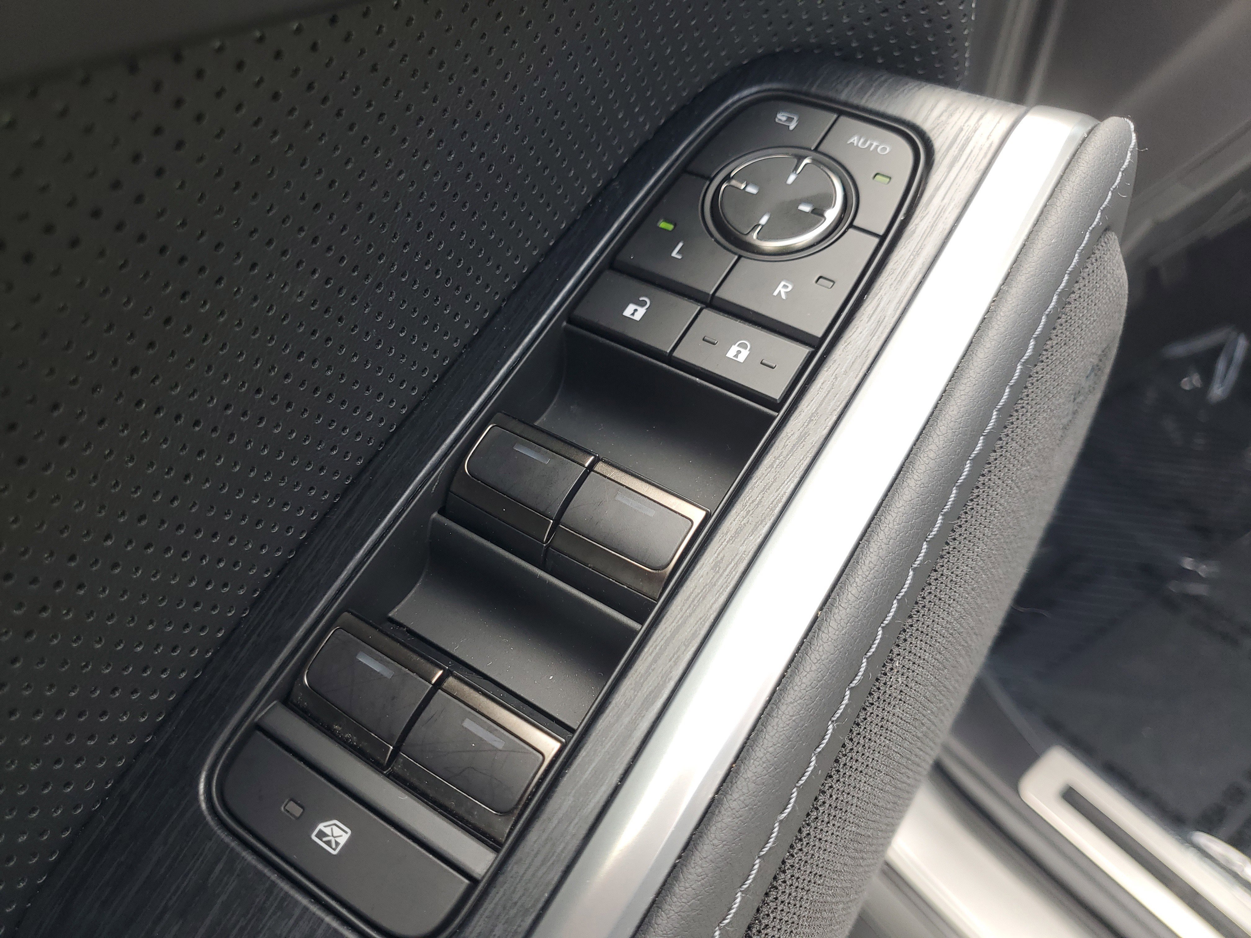 Used 2025 Silver Lexus GX 550 Overtrail+ image 22