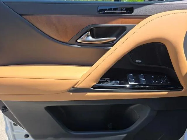 New 2026 Eminent White Pearl Lexus LUXURY image 33