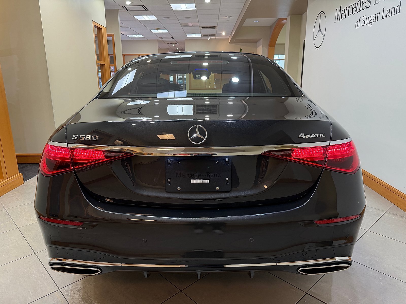 Certified Used 2023 Graphite Grey Mercedes-Benz 4MATIC® image 5