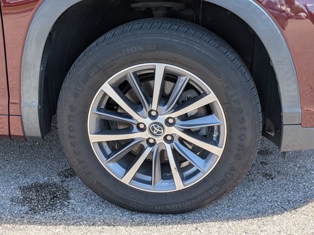 Used 2017 Red Toyota XLE image 11