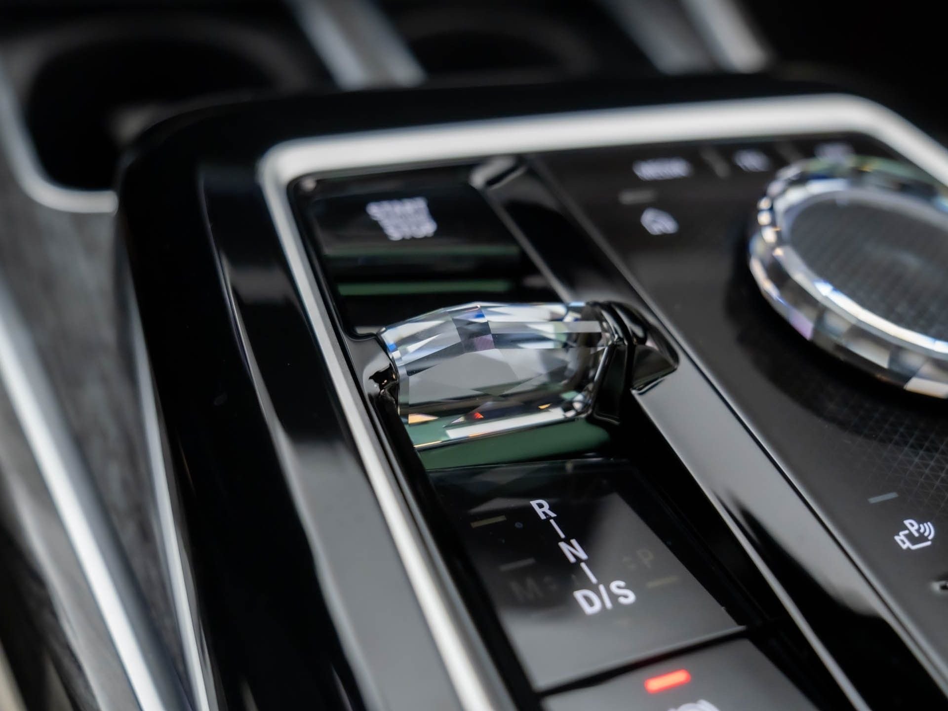 New 2026 Tanzanite Blue II Metallic BMW 750e xDrive image 26