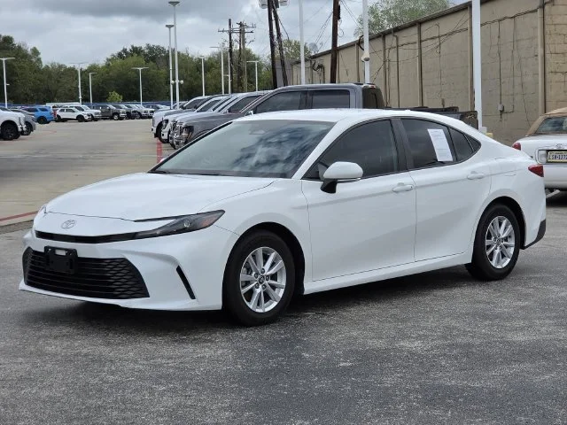 Used 2025 Ice Toyota LE image 3