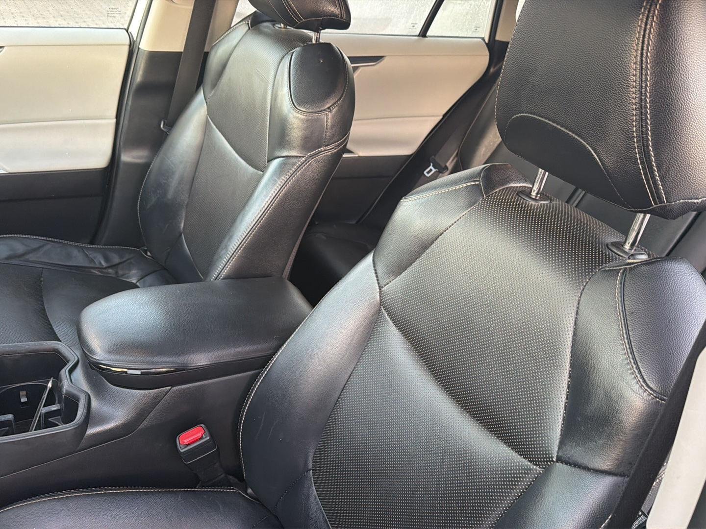 Used 2022 White Toyota XLE image 29