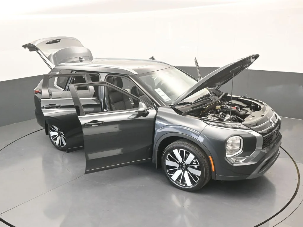 New 2026 Gray Mitsubishi SEL image 81