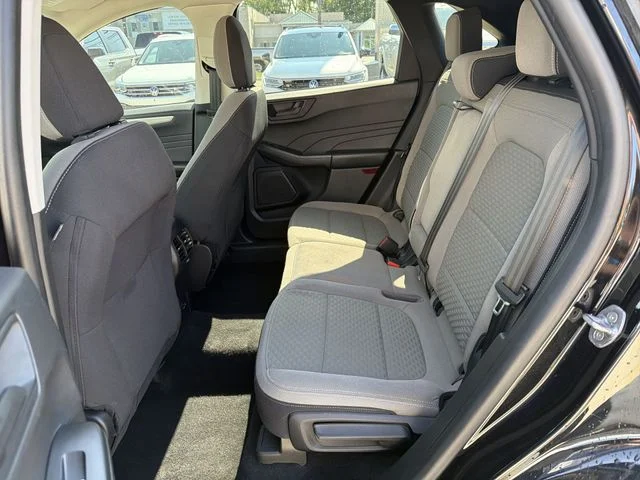 Used 2022 Black Ford SE image 24