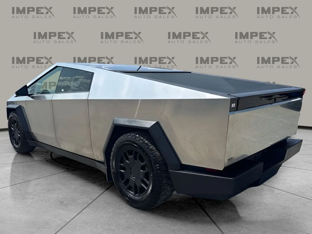 Used 2024  Tesla Base image 3