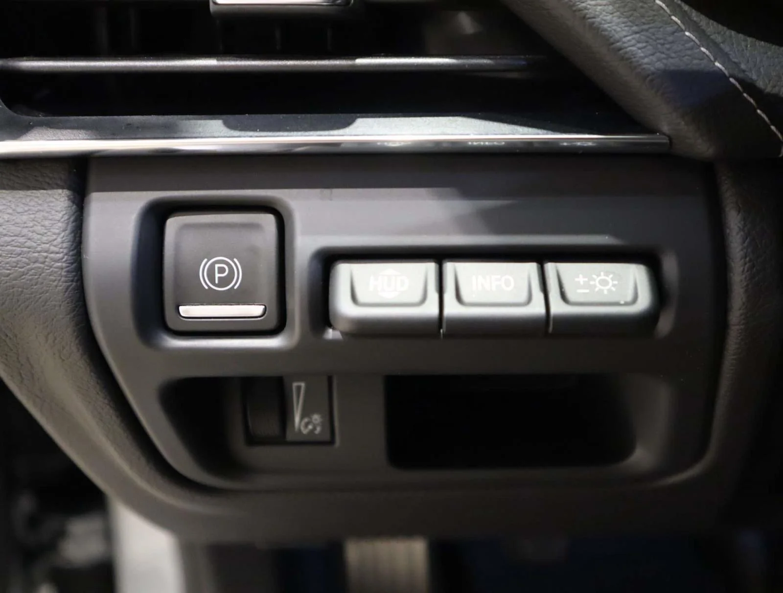 Used 2024 Silver Cadillac V-Series image 24