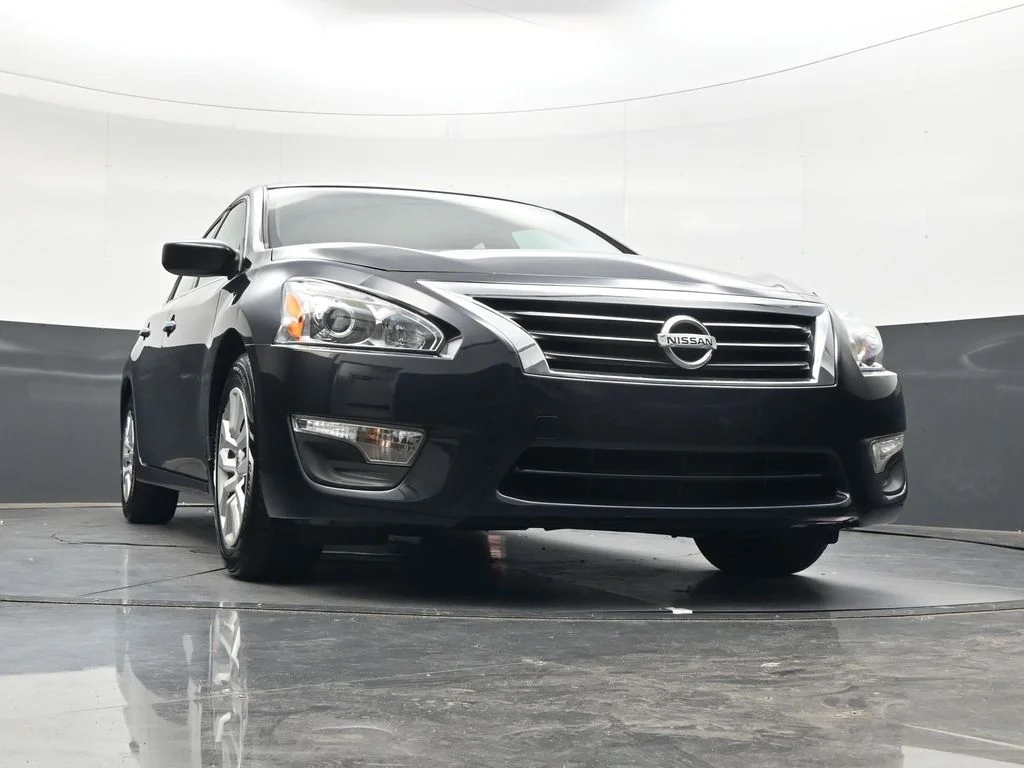 Used 2015 Storm Nissan 2.5 S image 28
