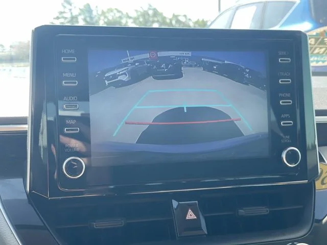 Used 2020 White Toyota LE image 19