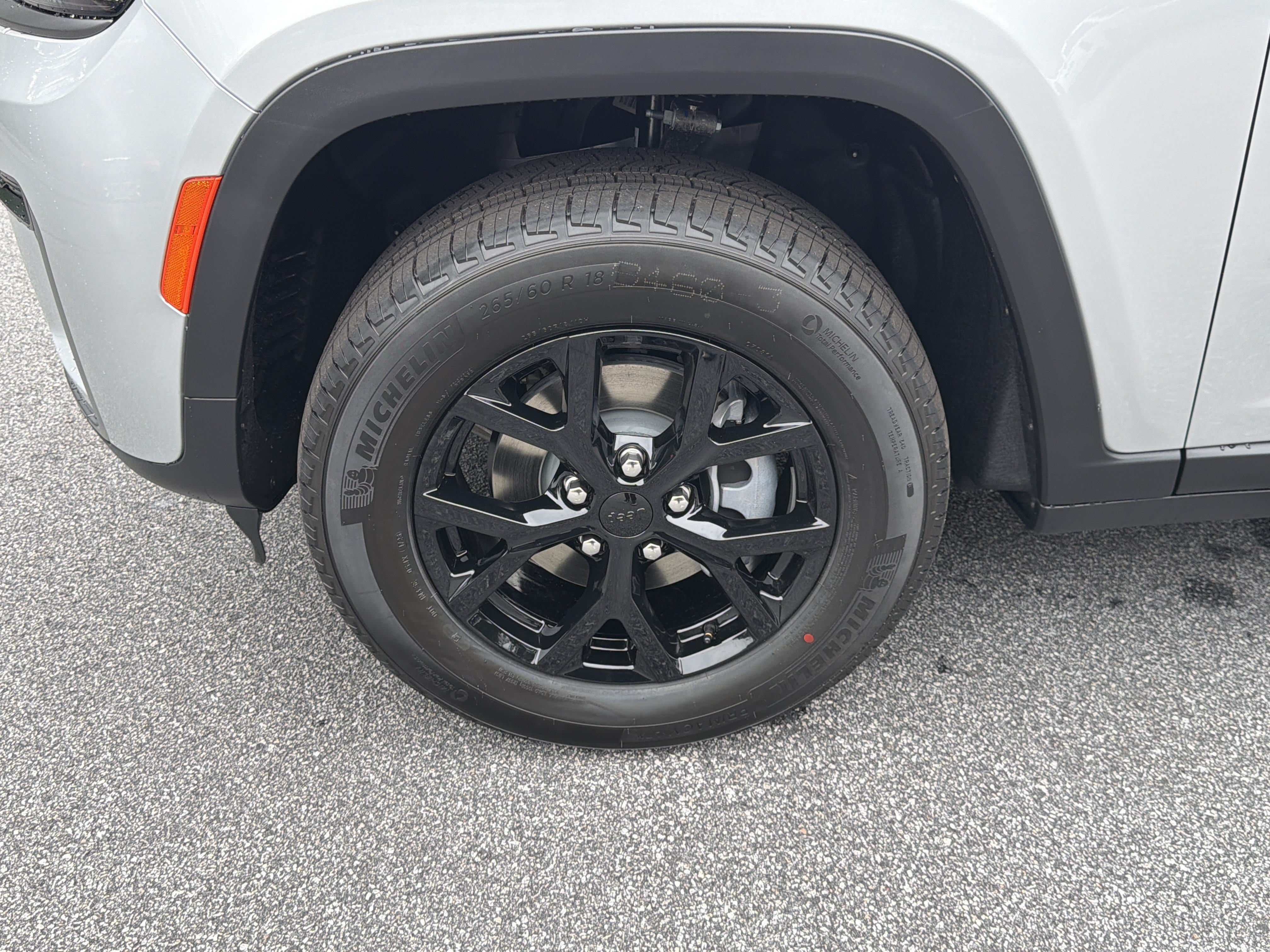 New 2026 Silver Zynith Exterior Paint Jeep Altitude image 13