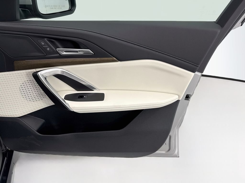 New 2027 Space Silver Metallic BMW xDrive28i image 24