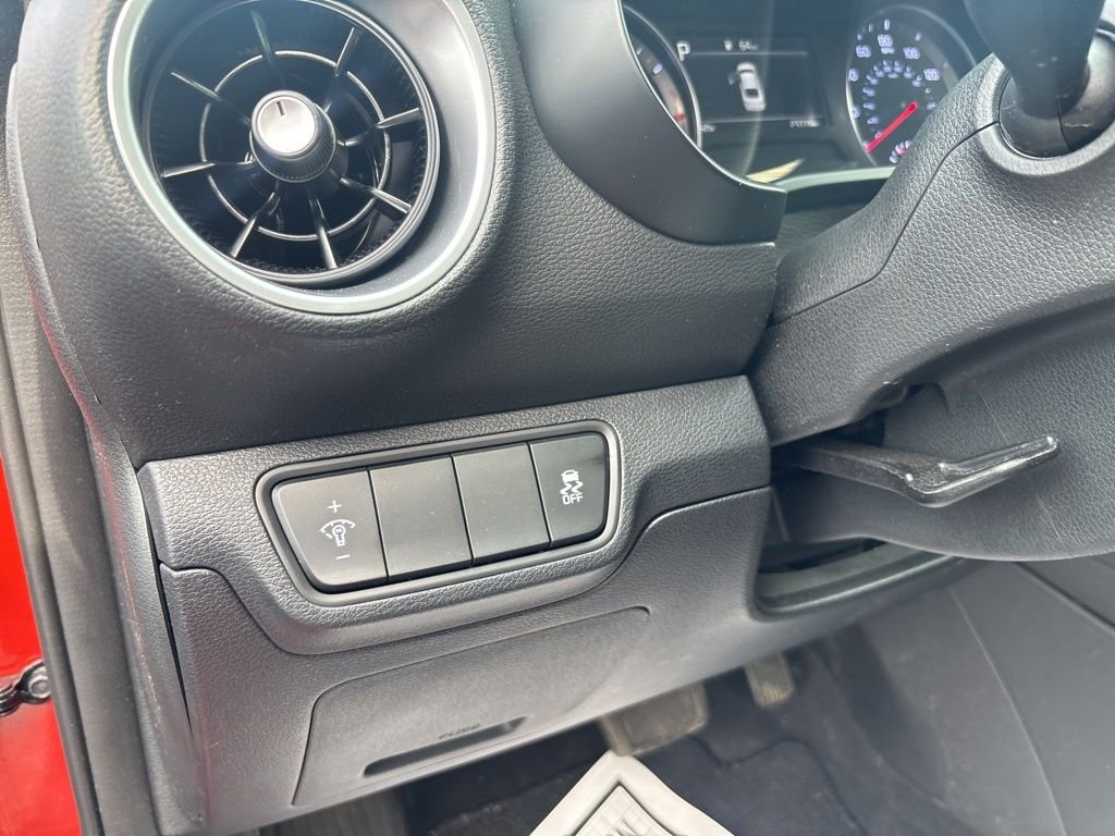 Used 2024 Red Kia LXS image 32