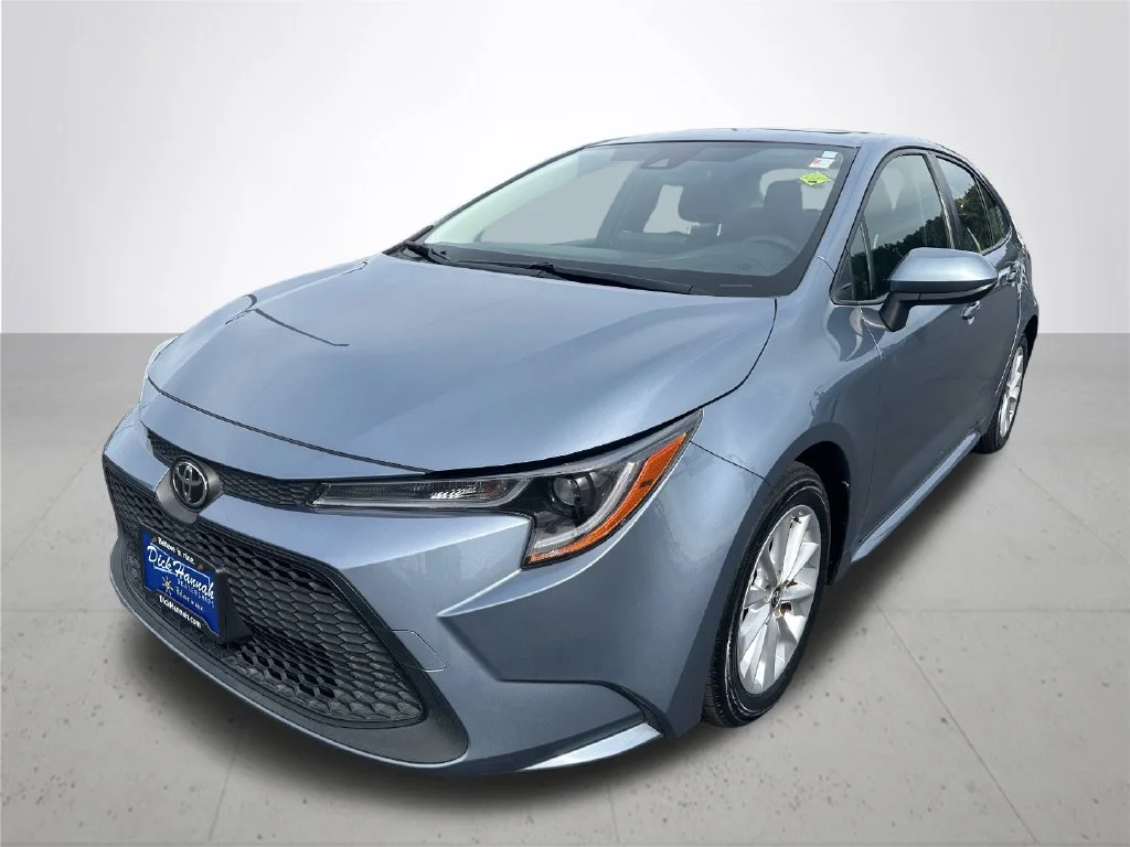 Certified Used 2022  Toyota LE image 2