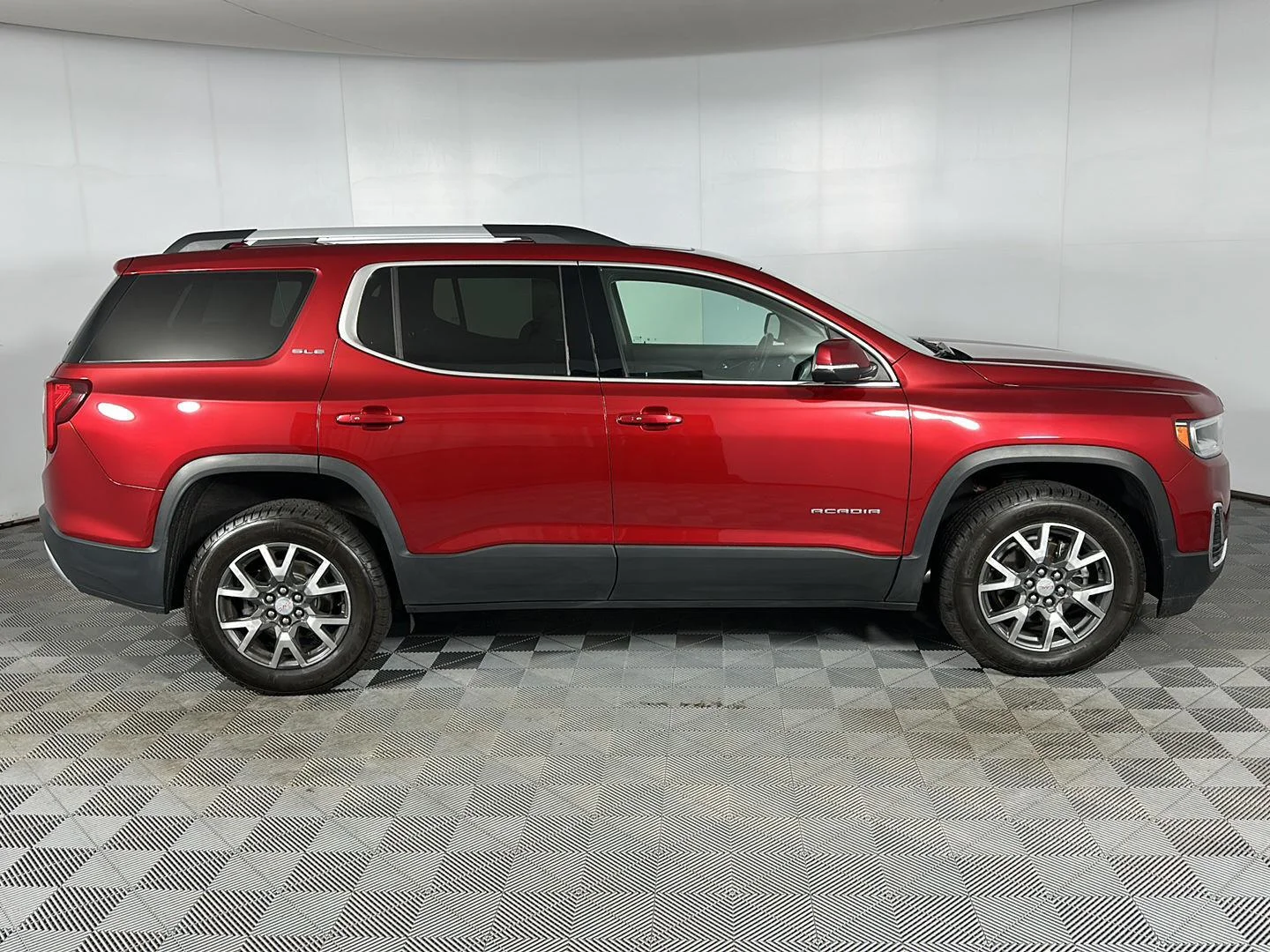 Used 2021 Cayenne Red Tintcoat GMC SLE image 11