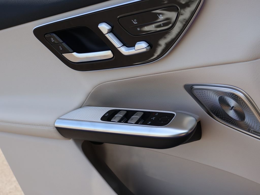 New 2026 Black Mercedes-Benz GLC 300 image 39