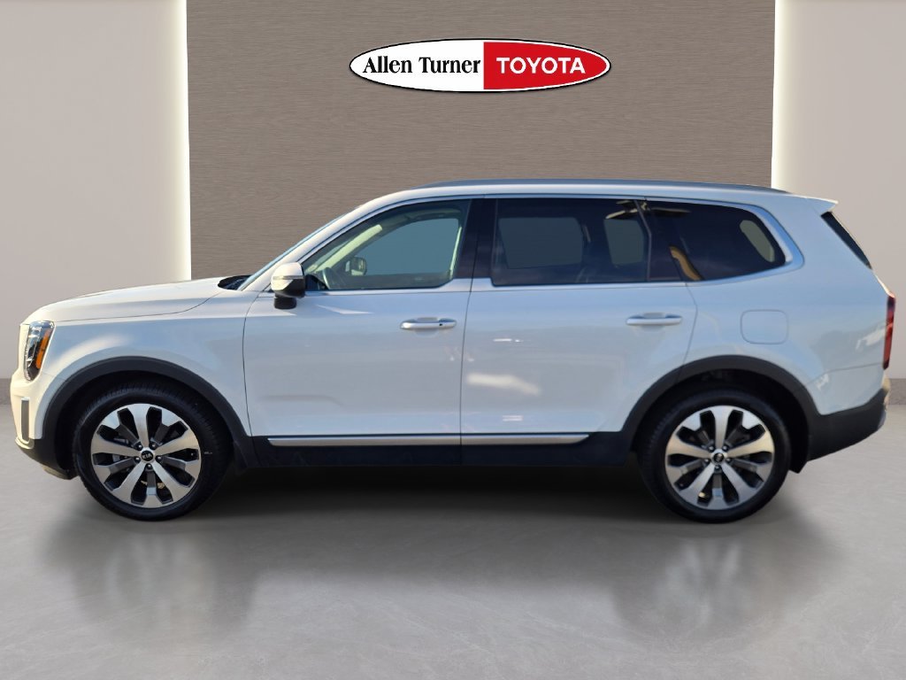 Used 2020 White Kia S image 11
