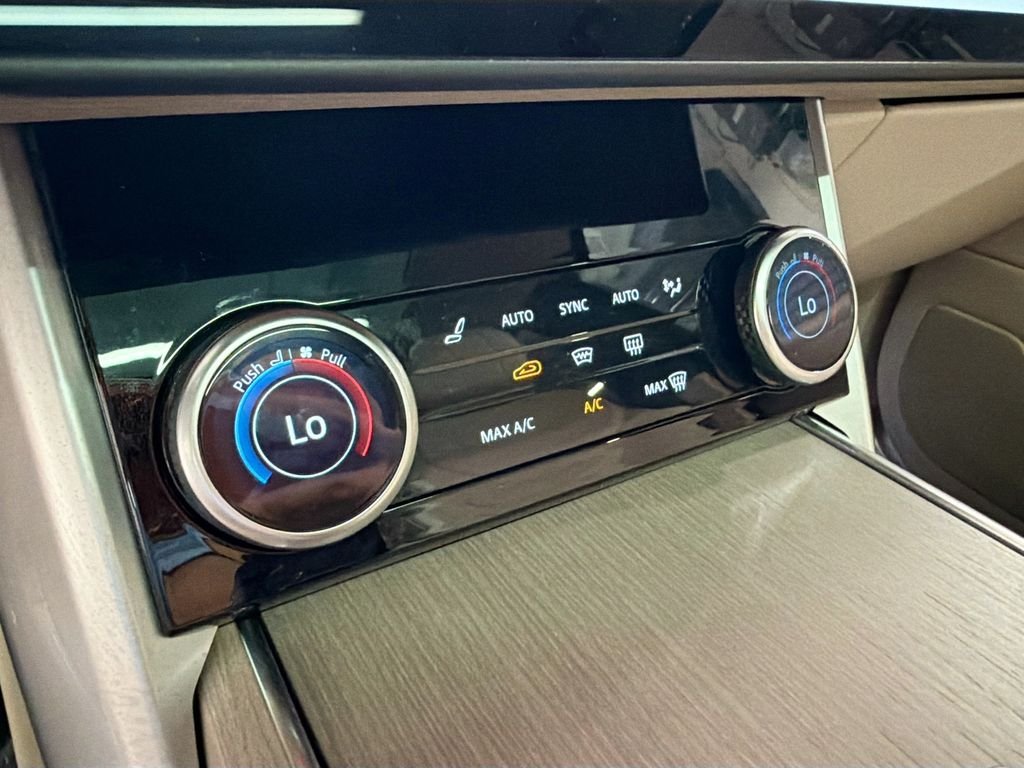 2023 Land Rover Range Rover SE - Photo 17