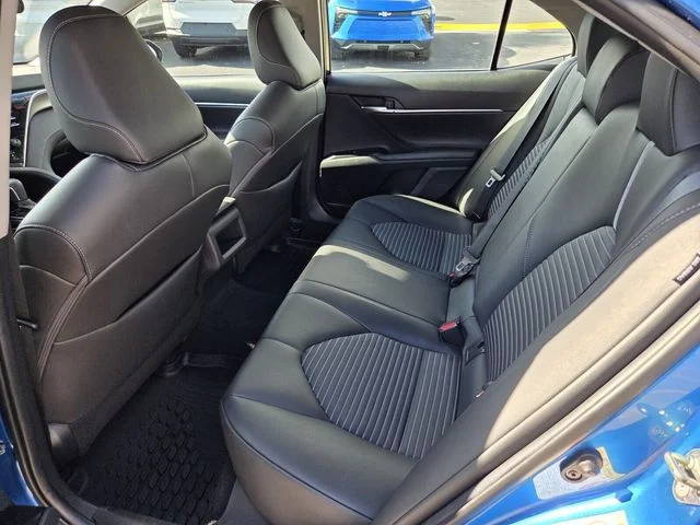 Used 2018 Blue Toyota SE image 10