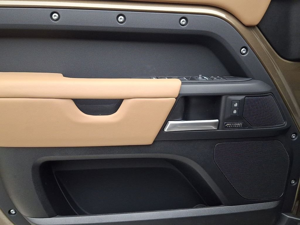 New 2026 Gondwana Stone Land Rover X-Dynamic SE image 8