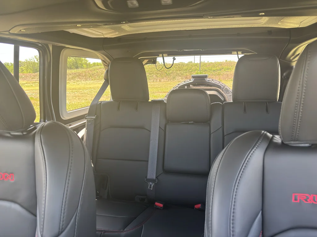 New 2026 Granite Crystal Metallic Clear-Coat Exterior Paint Jeep Rubicon X image 31