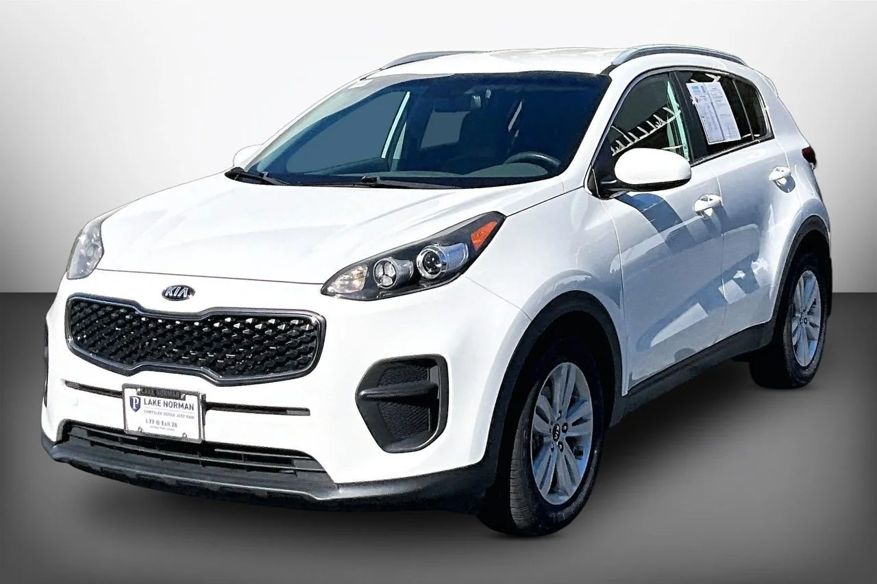 Used 2017 White Kia LX image 4
