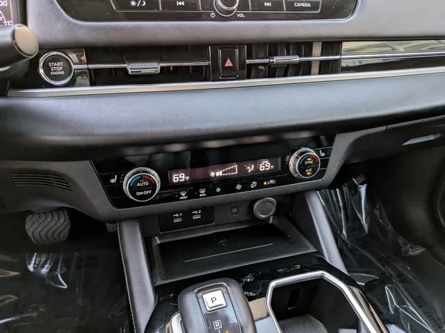 Used 2025 Black Mitsubishi SE image 25