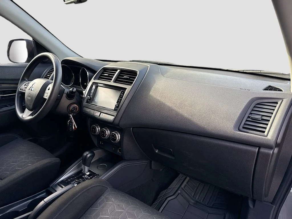 Used 2021  Mitsubishi 2.0 LE image 28