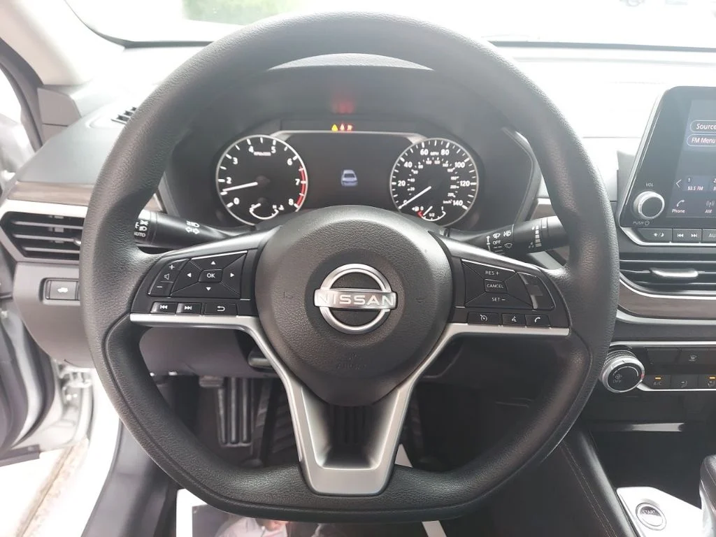 Used 2023 Silver Nissan 2.5 SV image 11