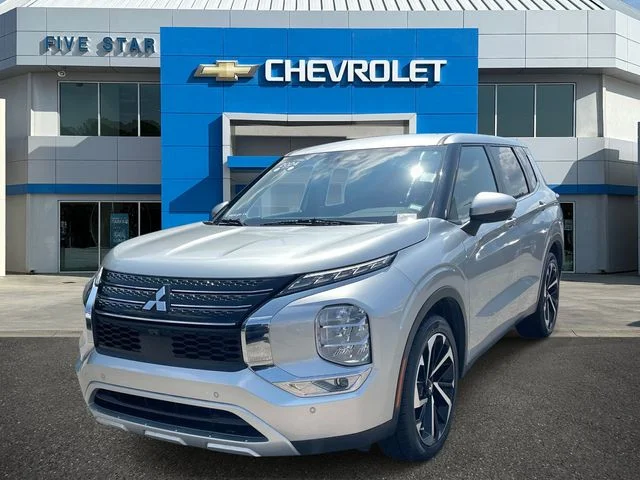 Used 2024  Mitsubishi SE image 3