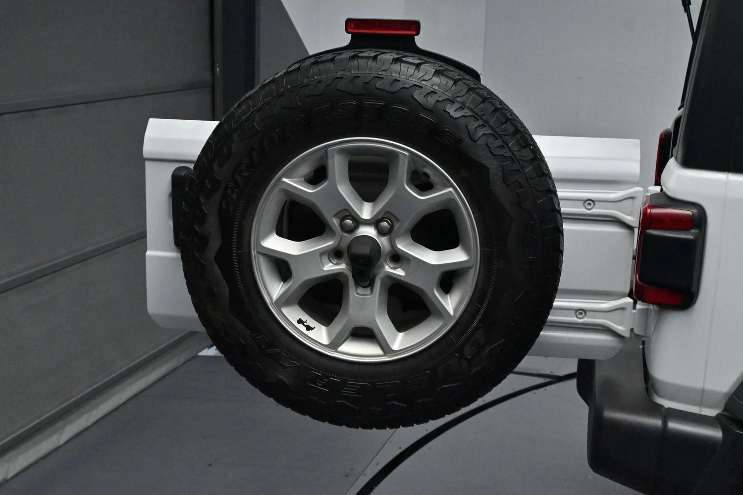 Used 2021 Bright White Clearcoat Jeep Unlimited Islander image 31